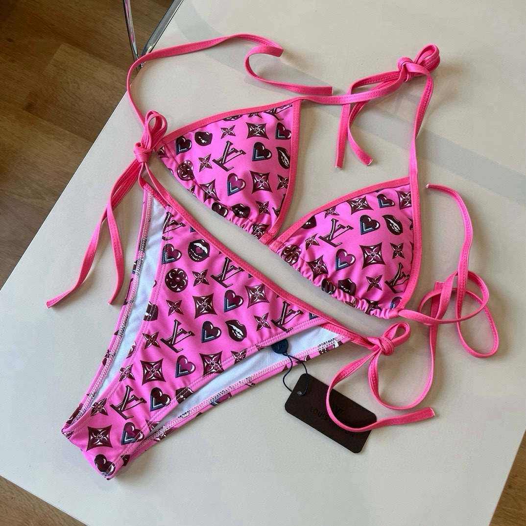 。
LV路易威登官方新款泳衣比基尼👙，高端定制，S M L XL