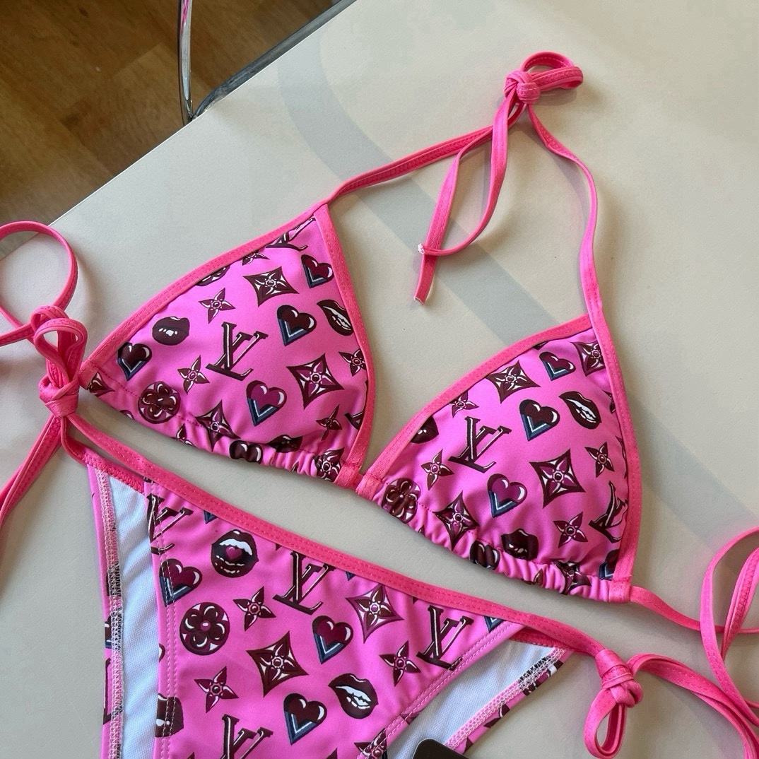 。
LV路易威登官方新款泳衣比基尼👙，高端定制，S M L XL
