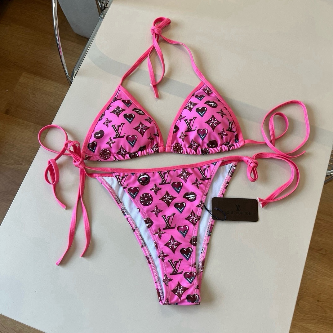 。
LV路易威登官方新款泳衣比基尼👙，高端定制，S M L XL