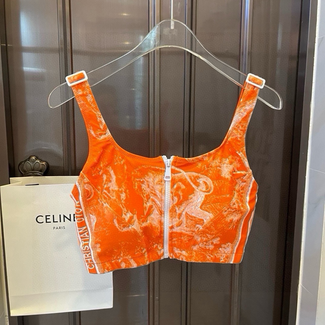 。
Dior 迪奥新款分体泳衣😍🥰适合多种场景的游泳衣🏊‍♀️海边 游泳池 温泉 水上乐园 漂流都可以😌