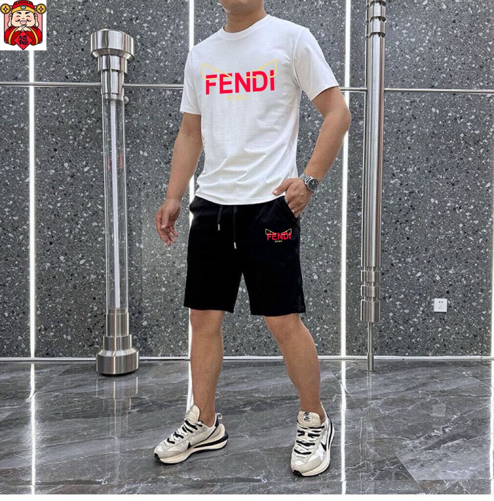 Fendi 品牌【FENDI 芬迪】 2025新款男士短袖短裤套装 销售 市面高端版本 手感细腻柔软 让你穿着更加舒适 立体裁剪版型超赞 尺码:M-5XL下单请报身高体重