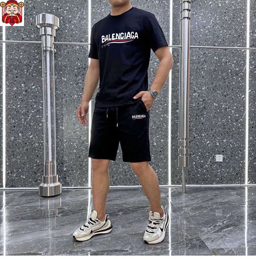 Balenciaga 品牌【BALENCIAGA 巴黎世家】 2025新款男士短袖短裤套装 销售 市面高端版本 手感细腻柔软 让你穿着更加舒适 立体裁剪版型超赞 尺码:M-5XL下单请报身高体重