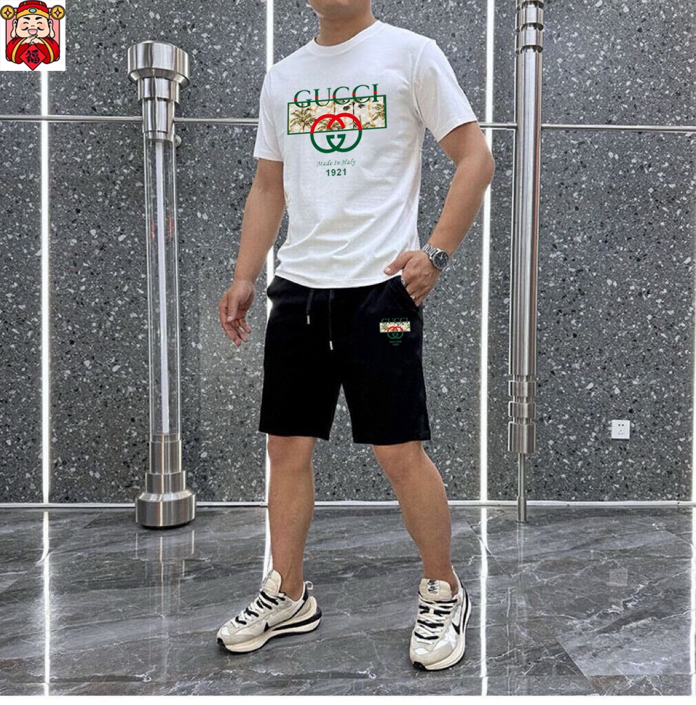 Gucci 品牌【GUCCI 古奇】 2025新款男士短袖短裤套装 销售 市面高端版本 手感细腻柔软 让你穿着更加舒适 立体裁剪版型超赞 尺码:M-5XL下单请报身高体重