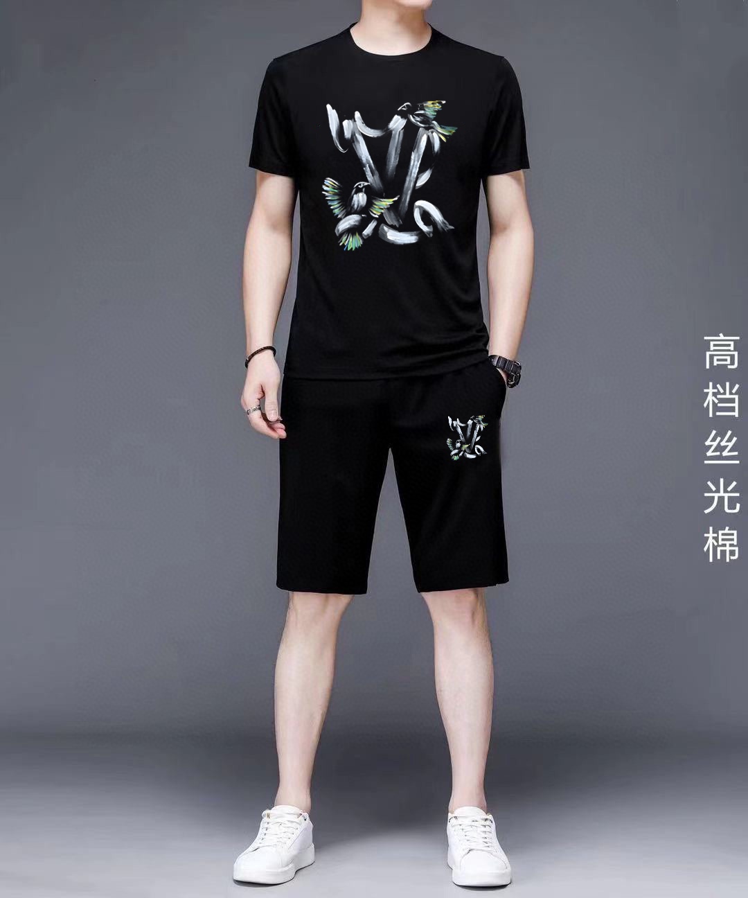 Louis Vuitton 品牌【LV路易威登】 2025新款男士短袖短裤套装 销售 市面高端版本 手感细腻柔软 让你穿着更加舒适 立体裁剪版型超赞 尺码:M-5XL下单请报身高体重