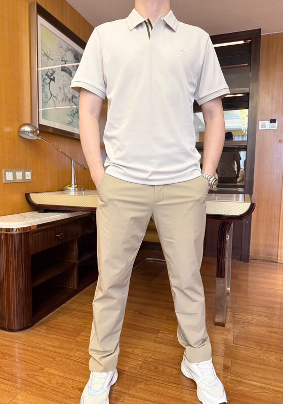 NO:420226,Louis Vuitton - the latest hot Polo in 2025 is shipped, and it is a hot item in Europe and the United States!  Selected Italian imported mercerized cotton fabrics with the latest design, the exquisite brand logo on the chest shows elegance, and the upper body effect needs no more. Size: 48-56 (model 173/130 wears 48 sizes, with Hong Kong Lane Crawford gift box packaging),,louis vuitton,alexander wang19860909路易威登-2025最新爆款Polo出货 欧美热销单品！精选意大利进口丝光棉面料搭配最新的设计,胸前的精致品牌标志彰显雅致 上身效果不用多说.尺码:48-56（模特173/130穿48码,配香港连卡佛礼盒包装）,,louis vuitton,alexander wang,Men's clothing