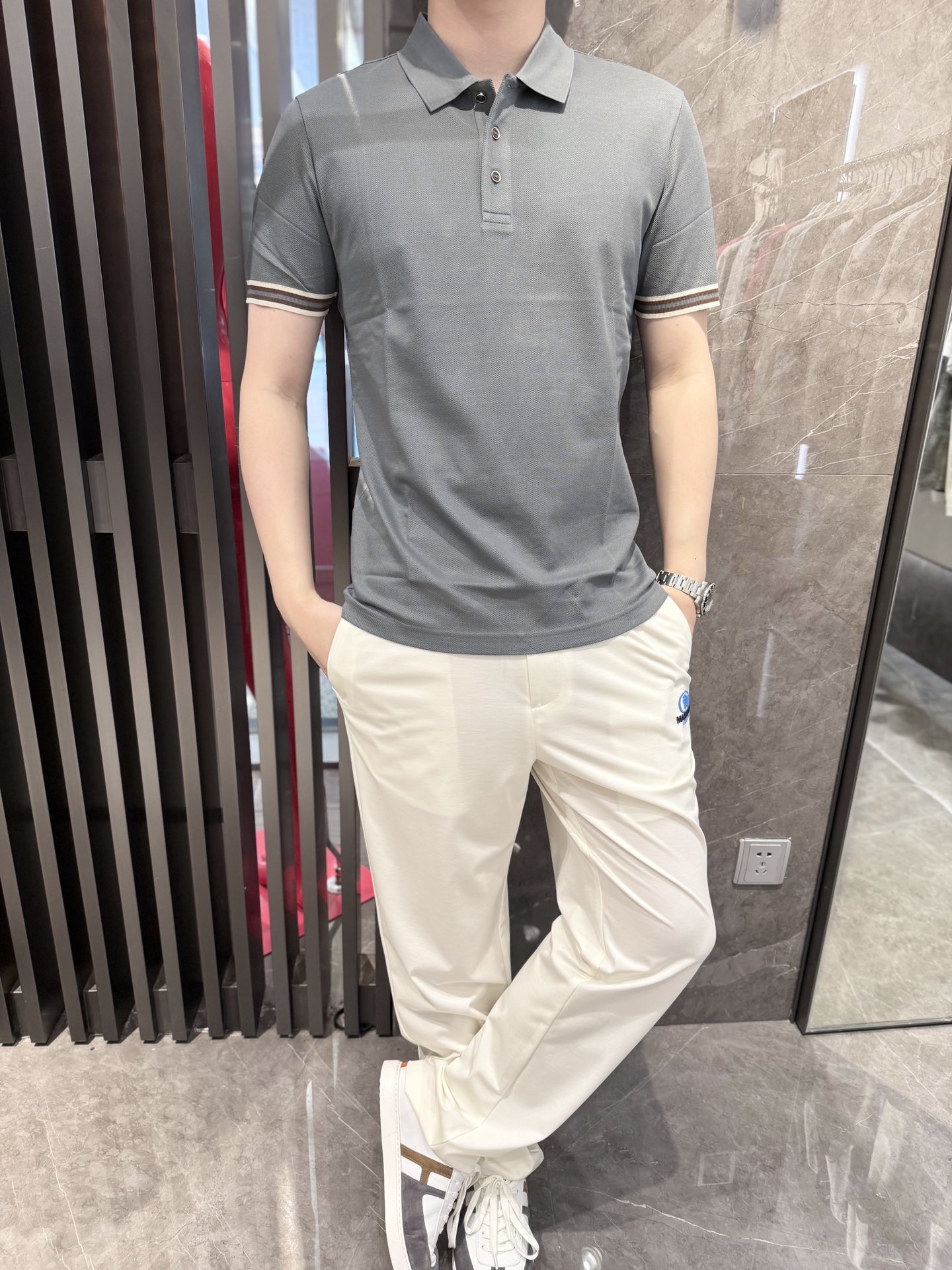 NO:423776,Dino luxury products - brand authentic products in 2025 latest polo shipments, hot-selling items in Europe and the United States!  Selected Italian imported brands to customize hexagonal bead flooring, the simple and atmospheric design highlights fashion!  Number of codes 48-56 (model 180/140 wears 50, with Hong Kong Lane Crawford gift box packaging), alexander wang19860909Dino奢品-品牌正品2025最新polo出货 欧美热销单品！精选意大利进口品牌定制六角珠地棉,简约大气的设计彰显时尚 ！码数48-56（模特180/140穿50,配香港连卡佛礼盒包装）,,alexander wang,Men's clothing