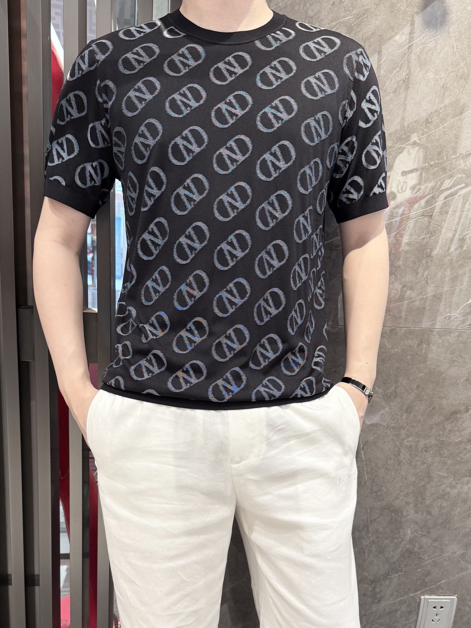 NO:423786,Dino luxury products - brand authentic 2025 latest round neck T-shirt shipment, hot-selling items in Europe and the United States!  Selected Italian imported brands to customize 100% nylon fabrics, the whole brand logo is matched with the latest design, highlighting fashion!  Number of codes 48-56 (model 180/140 wears 50, with Hong Kong Lane Crawford gift box packaging), tees, t-shirt, alexander wang19860909Dino奢品-品牌正品2025最新圆领T恤出货 欧美热销单品！精选意大利进口品牌定制百分百锦纶面料,通体的品牌标志搭配最新的设计,彰显时尚 ！码数48-56（模特180/140穿50,配香港连卡佛礼盒包装）,,tees，t-shirt,alexander wang,Men's clothing