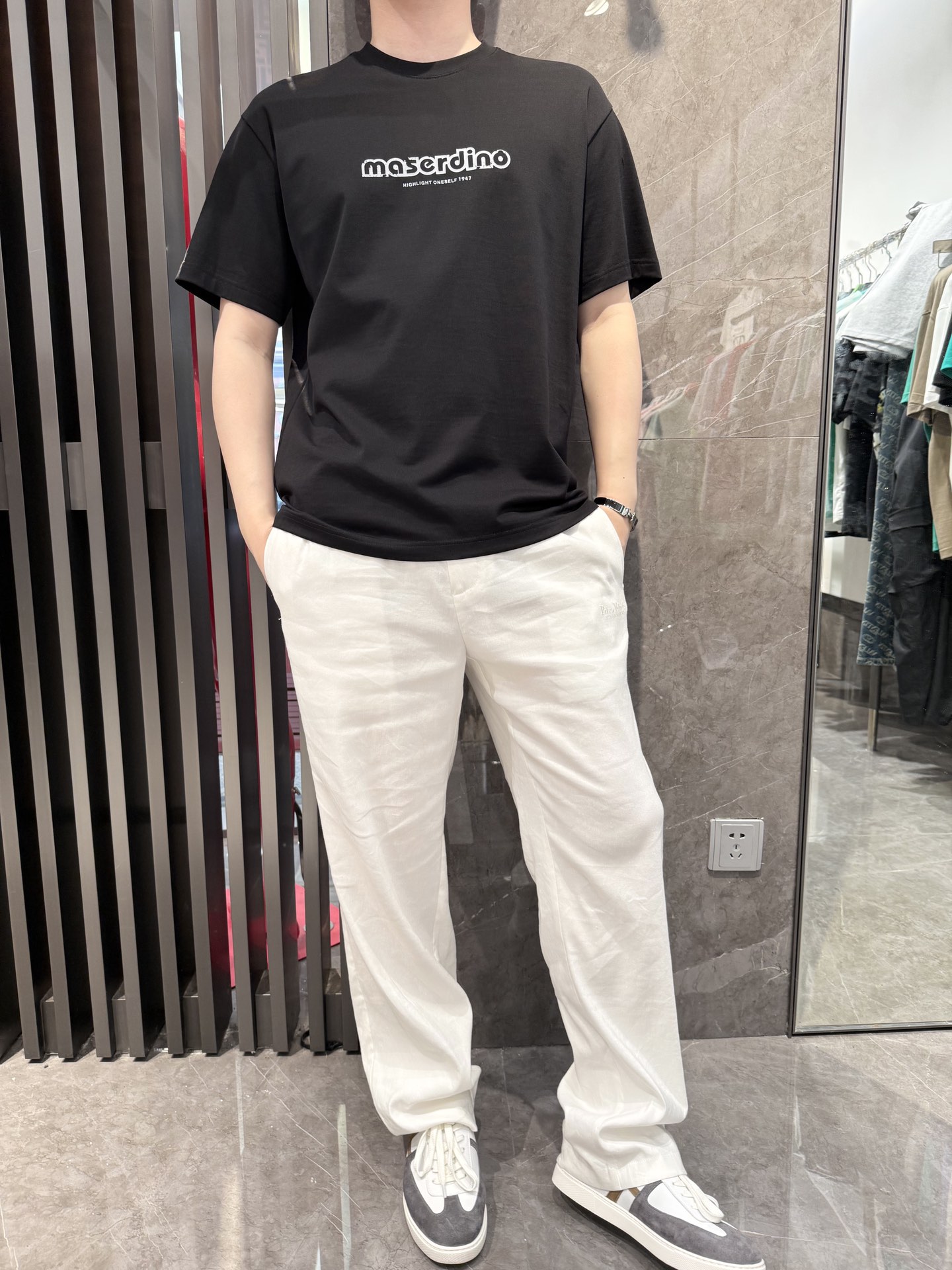 NO:423794,Dino luxury products - brand authentic 2025 latest round neck T-shirt shipment, hot-selling items in Europe and the United States!  Selected Italian imported brands to customize 100% European cotton!  The brand digital print on the chest is matched with the latest design to highlight fashion!  Number of codes 48-56 (model 180/140 wears 50, with Hong Kong Lane Crawford gift box packaging), tees, t-shirt, alexander wang19860909Dino奢品-品牌正品2025最新圆领T恤出货 欧美热销单品！精选意大利进口品牌定制百分百欧货棉！胸口的品牌数码印花搭配最新的设计,彰显时尚 ！码数48-56（模特180/140穿50,配香港连卡佛礼盒包装）,,tees，t-shirt,alexander wang,Men's clothing