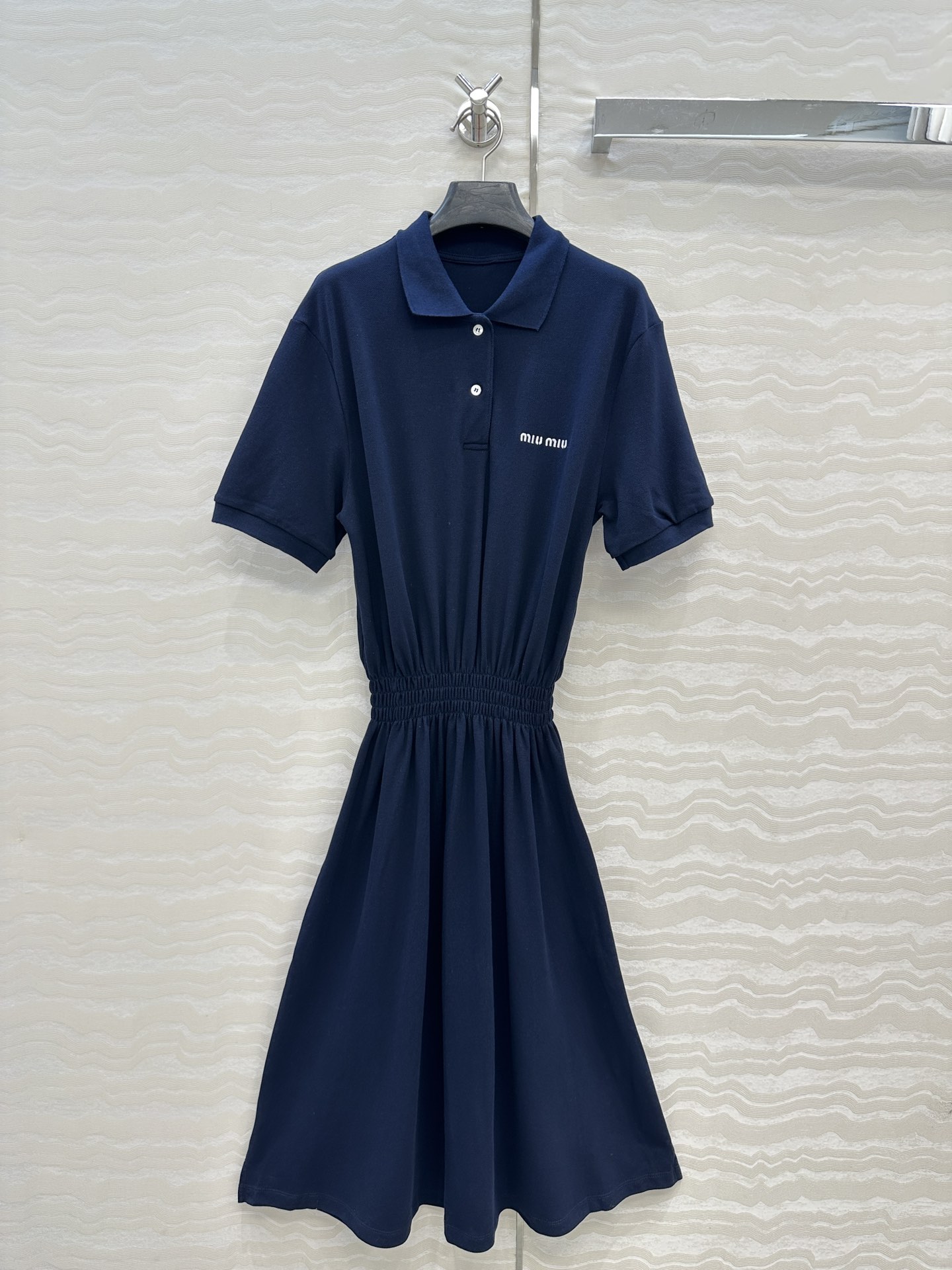 Stylish Navy Blue Embroidered Polo Shirt Dress with Cyborg Recommendation - 图片 1