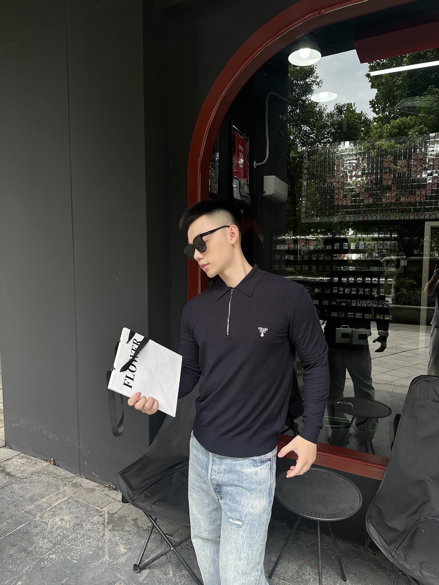 Prada 刺绣拉链长袖Polo衫 18针德国机定织臻绒80超细毛织 经过8层抗起球处理 舒适透气 挺括有型 标志性Pr