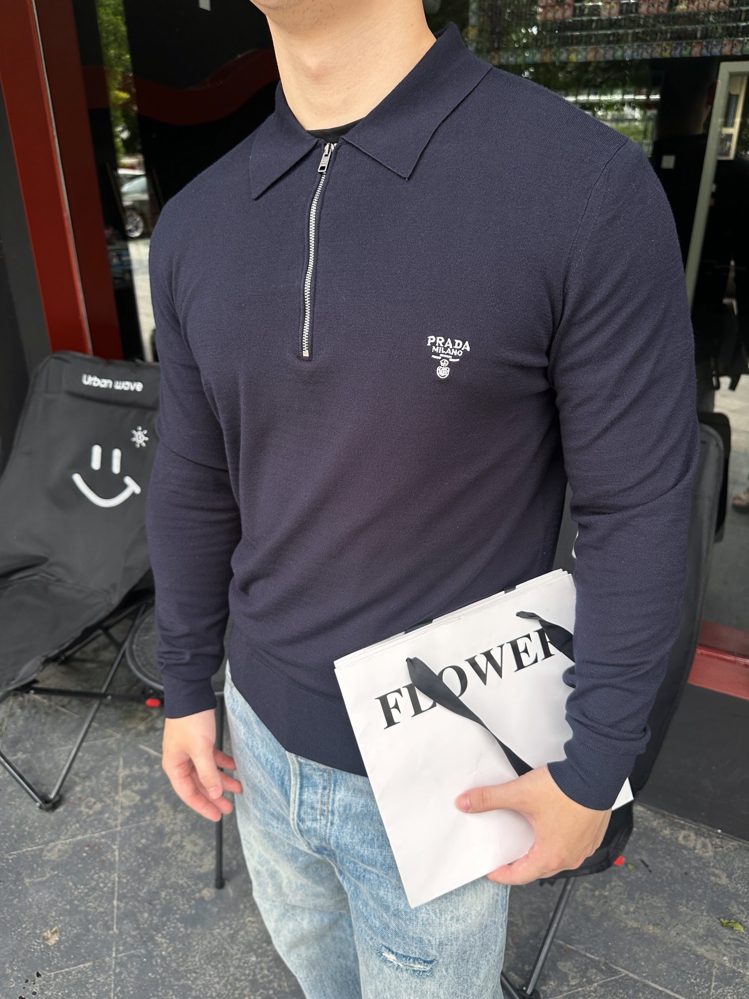 Prada 刺绣拉链长袖Polo衫 18针德国机定织臻绒80超细毛织 经过8层抗起球处理 舒适透气 挺括有型 标志性Pr