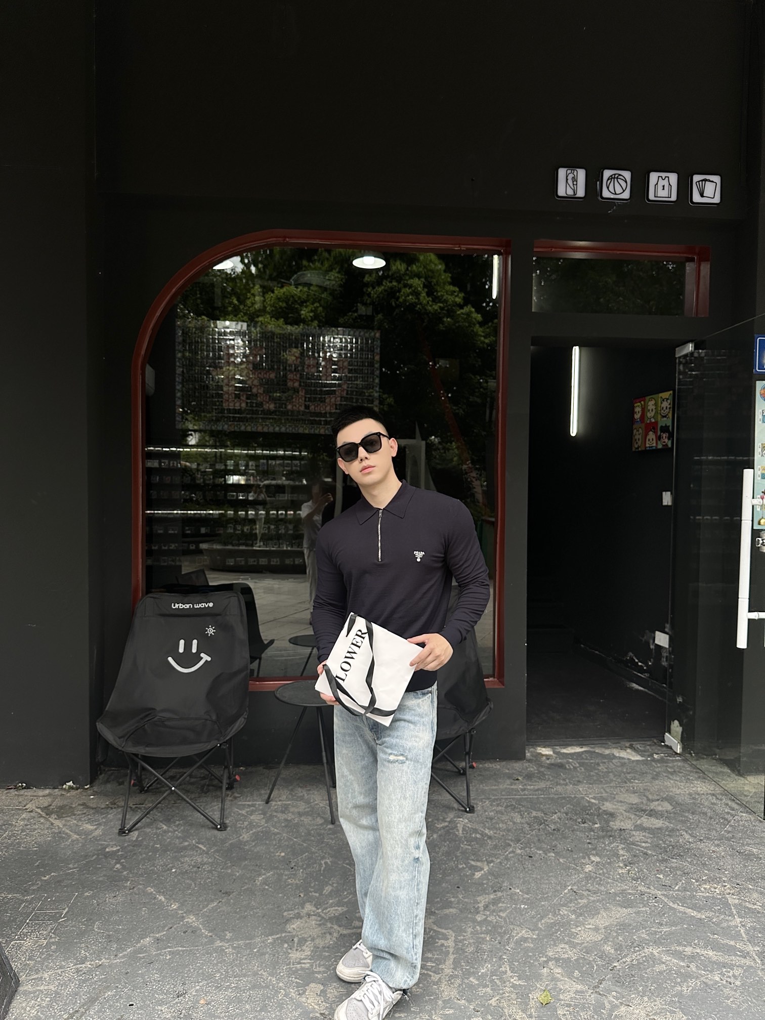 Prada 刺绣拉链长袖Polo衫 18针德国机定织臻绒80超细毛织 经过8层抗起球处理 舒适透气 挺括有型 标志性Pr