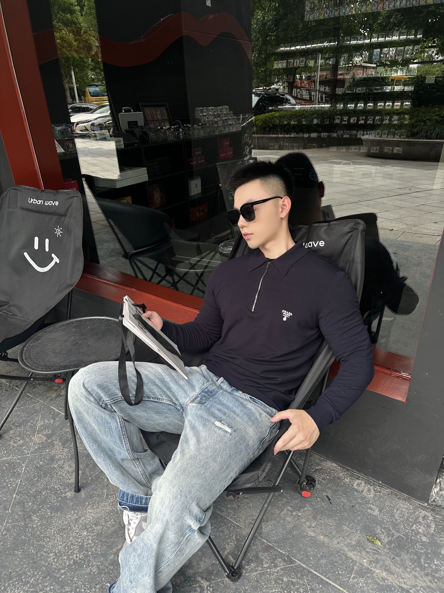 Prada 刺绣拉链长袖Polo衫 18针德国机定织臻绒80超细毛织 经过8层抗起球处理 舒适透气 挺括有型 标志性Pr
