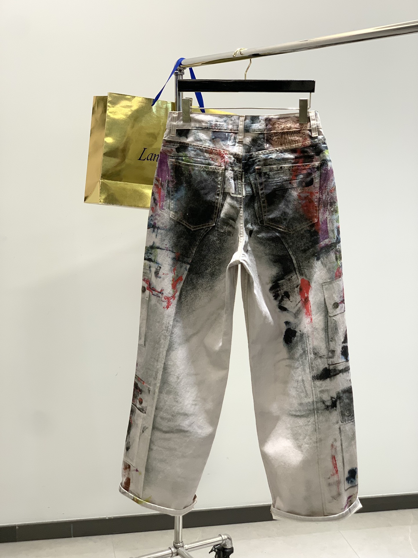 Acne Studios Spring 2025 Fashion: Top-Printed Logo Jeans for Youthful Style - 图片 2
