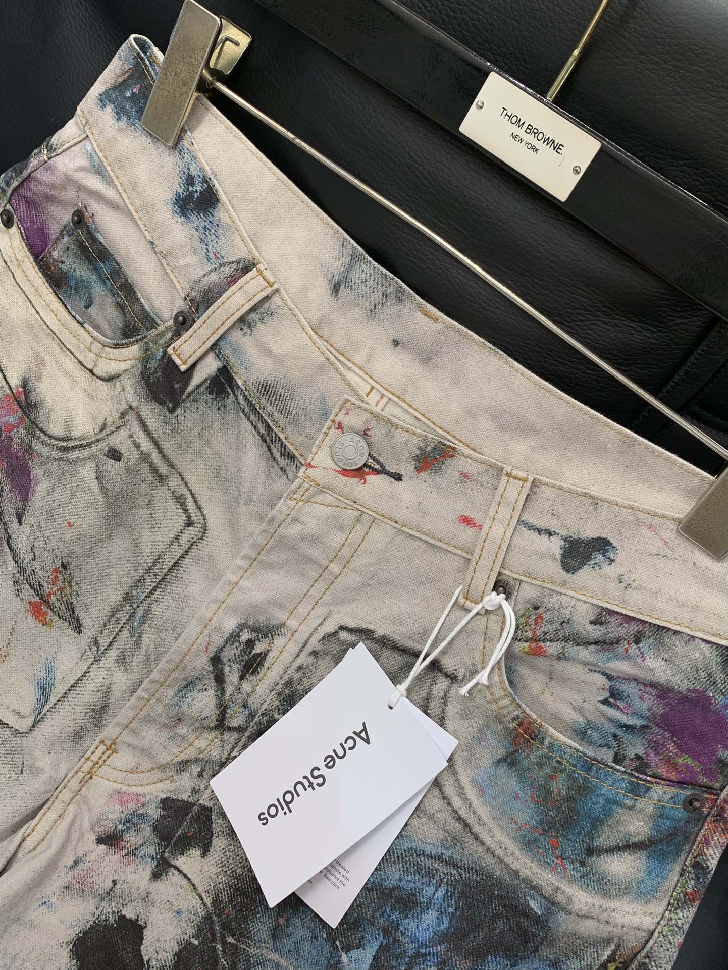 Acne Studios Spring 2025 Fashion: Top-Printed Logo Jeans for Youthful Style - 图片 3