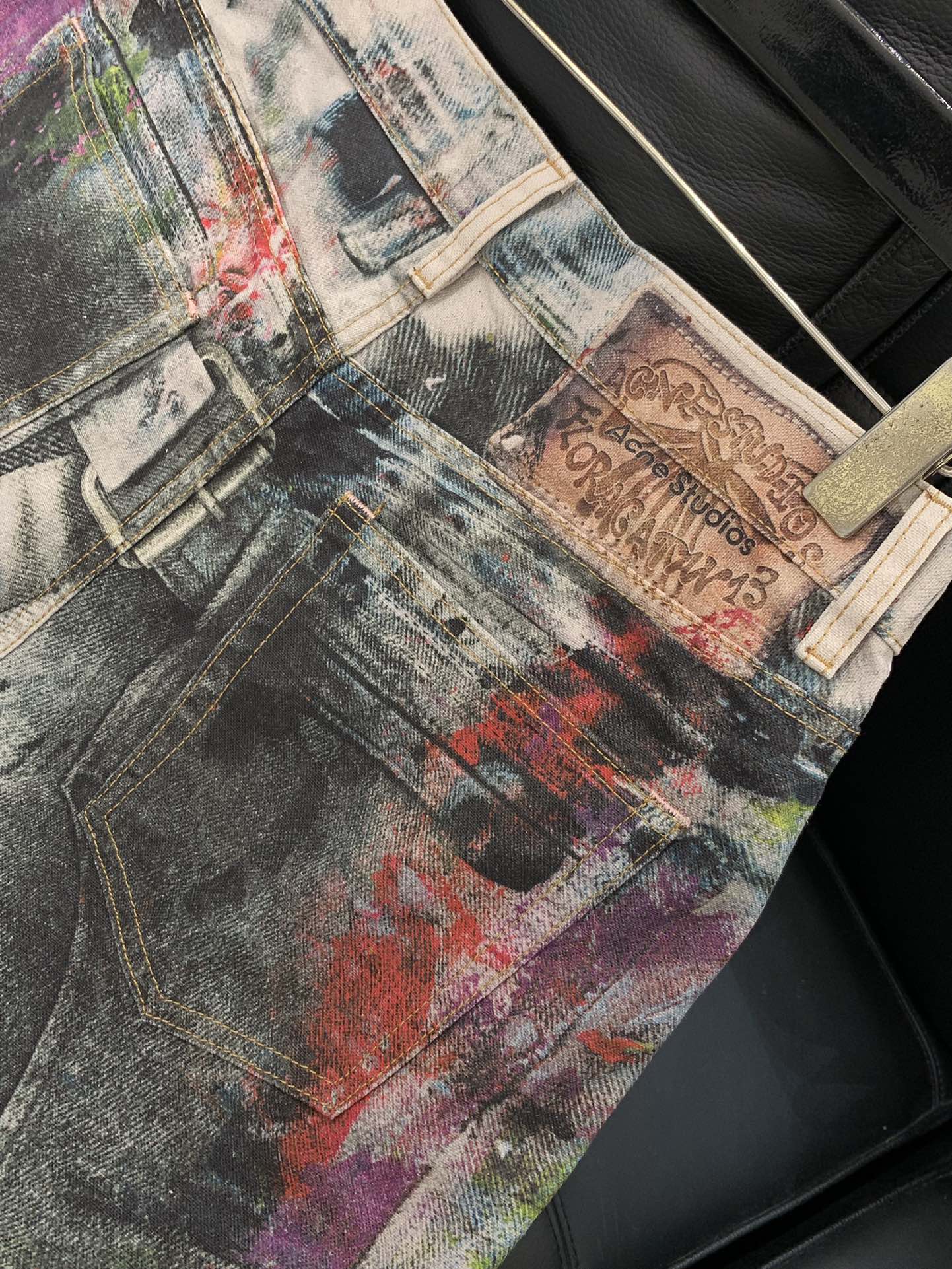Acne Studios Spring 2025 Fashion: Top-Printed Logo Jeans for Youthful Style - 图片 8