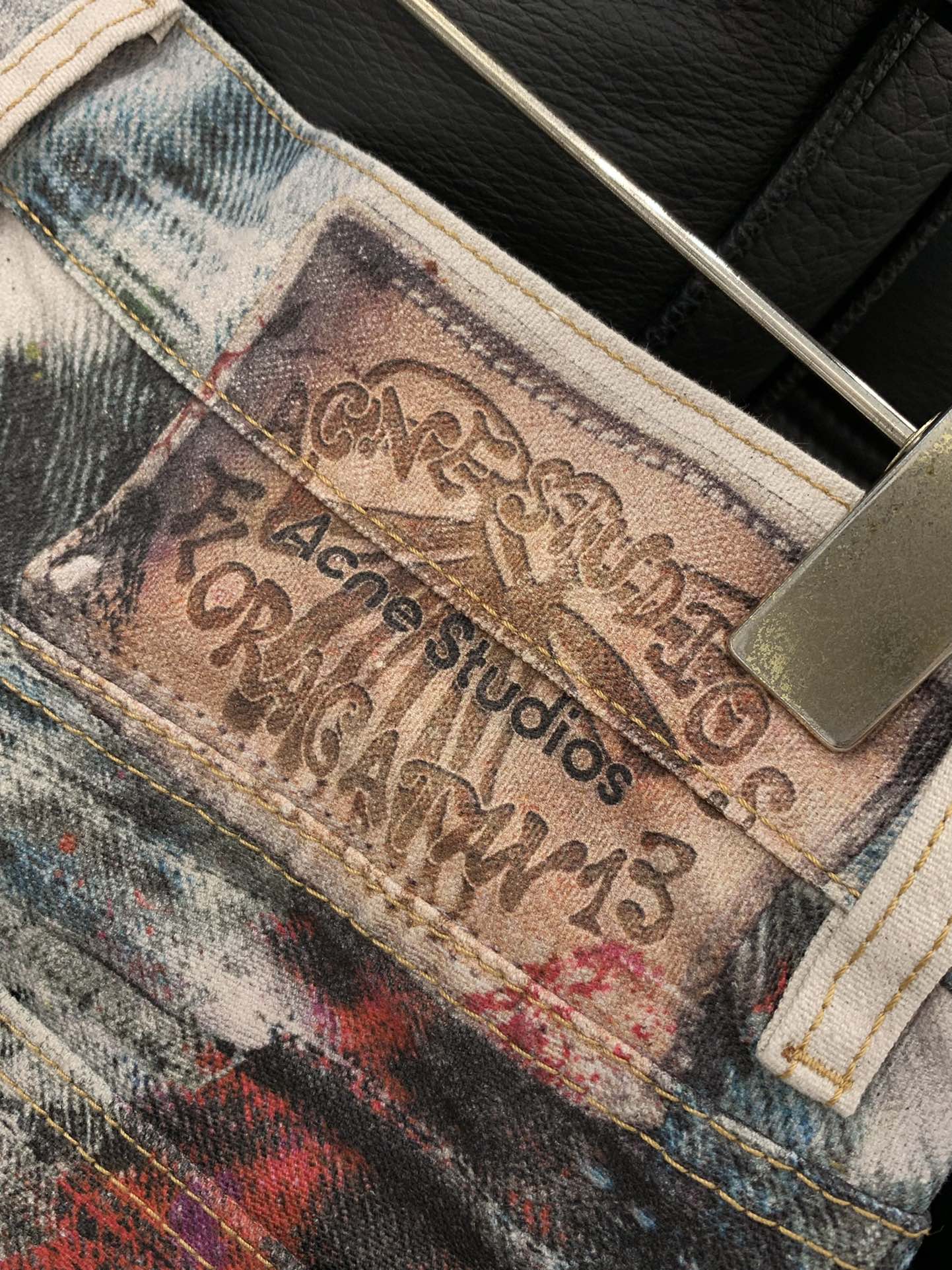 Acne Studios Spring 2025 Fashion: Top-Printed Logo Jeans for Youthful Style - 图片 9