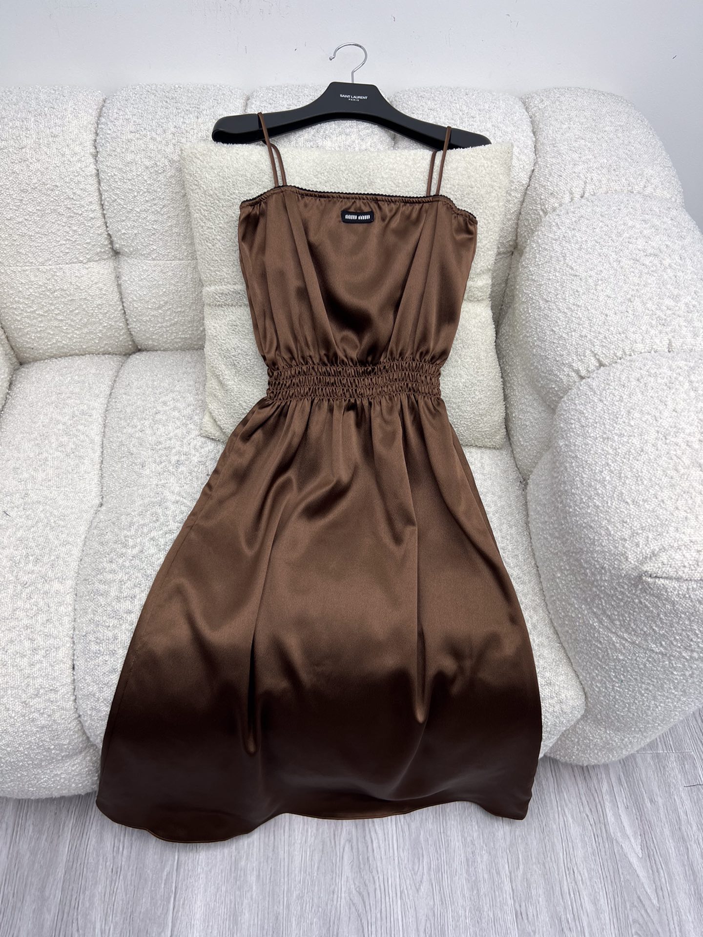 Silk Single-Handed Female Suit with Colored Bouquet Detail - 图片 8