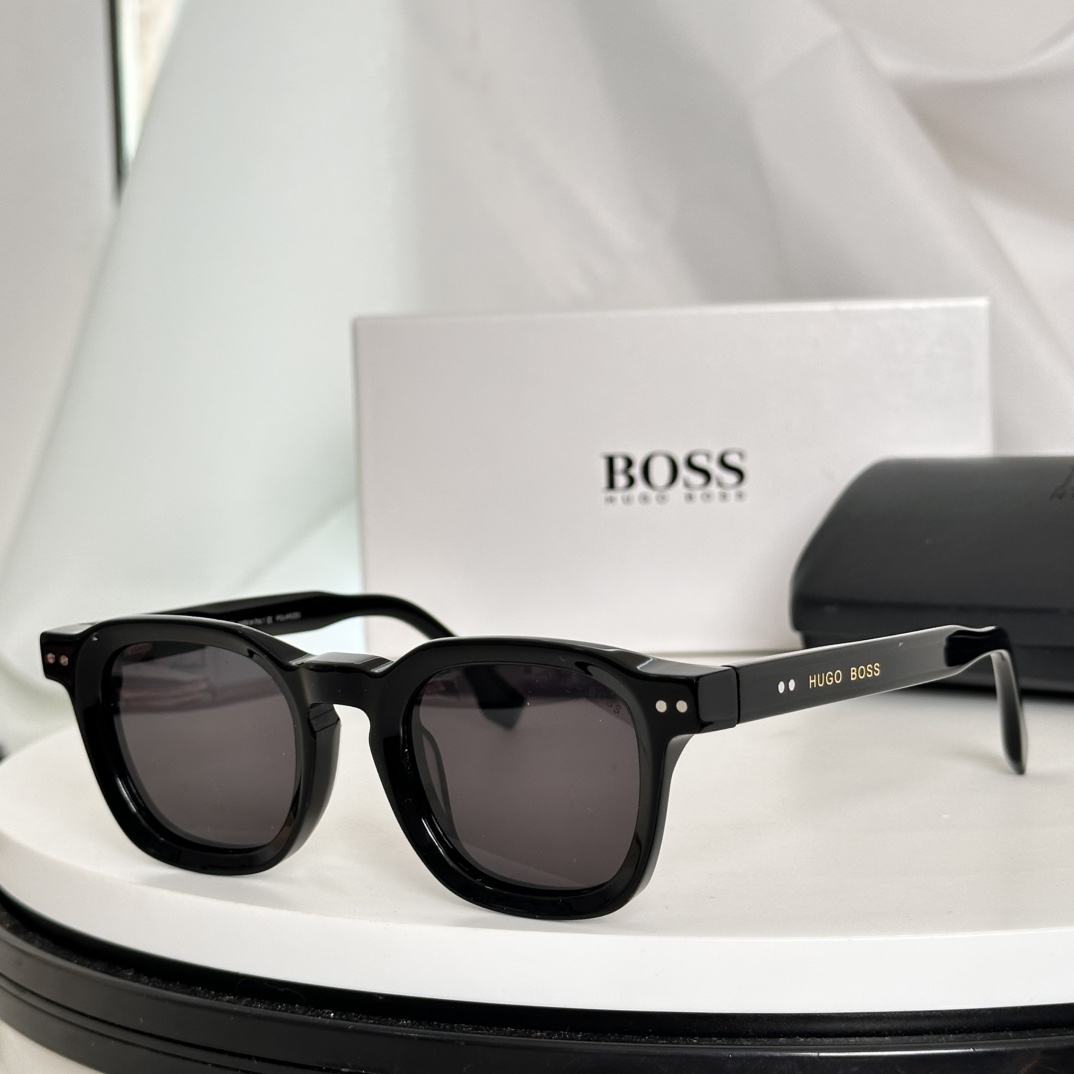  ‼️BOSS M3008 Size：45口22-145 
太阳眼镜 🕶高品质 
不挑脸 火的狠 🍁
经