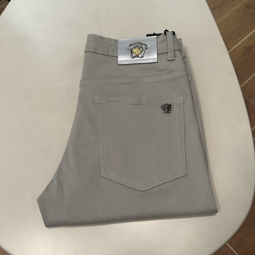 NO:457513,VS Versace 2025 new model is available, original single hot jeans super customized model, original hardware, super heavy industry technology, excellent version, impeccable details!  The style is not picky, it is very high-end, and the good products are not waiting for everyone. Take a look at it and start quickly. Size 29-40, versace, jeans, alexander wang19860909VS 范思哲 2025新款上市,原单爆款牛仔裤超级定制款,原版五金,超级重工工艺,版型超赞细节做工无可挑剔！款式不挑人,特别高档,好货不等人,看中赶紧下手,尺码29-40,,versace,jeans,alexander wang,Men's clothing