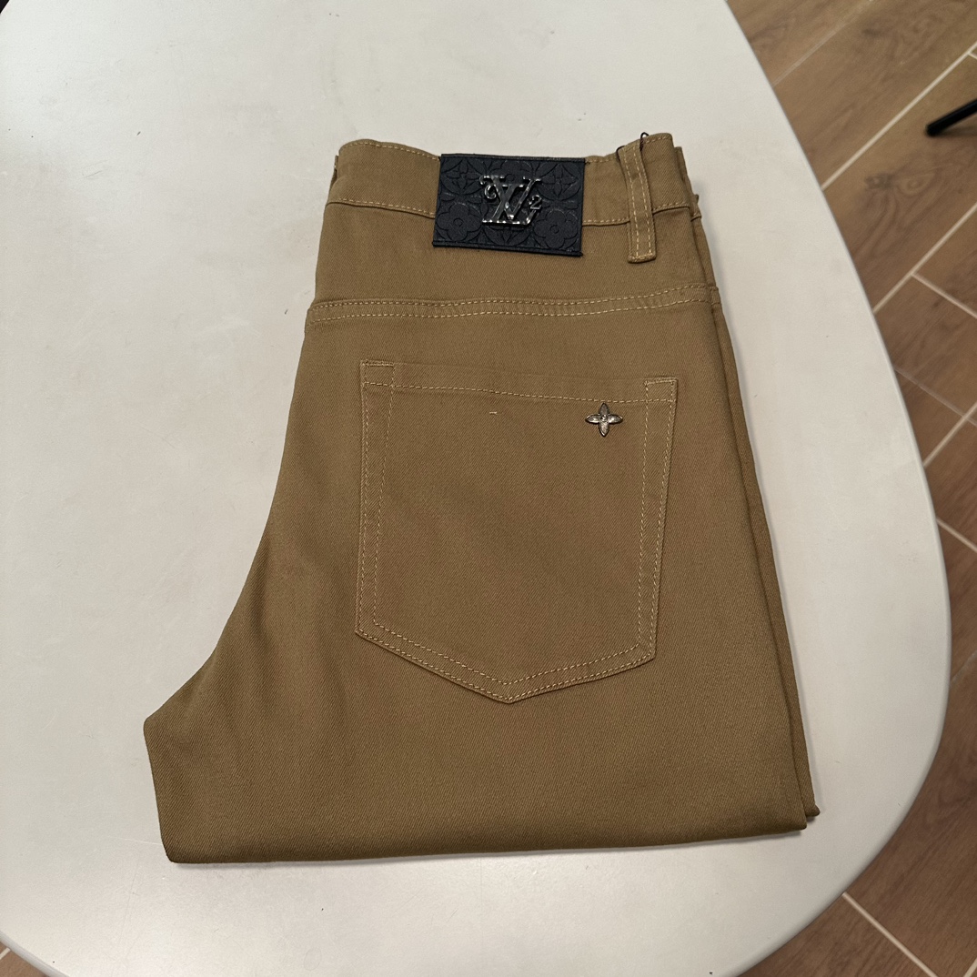 NO:457500,LV Louis Vuitton 2025 new model is available, original single hot jeans super customized model, original hardware, super heavy industry technology, excellent version, impeccable details!  The style is not picky, it is very high-end, and the good products are not waiting for everyone. Take a look at it and start quickly. Size 29-40, louis vuitton, louis vuitton, jeans, alexander wang19860909LV 路易威登 2025新款上市,原单爆款牛仔裤超级定制款,原版五金,超级重工工艺,版型超赞细节做工无可挑剔！款式不挑人,特别高档,好货不等人,看中赶紧下手,尺码29-40,,louis vuitton,louis vuitton,jeans,alexander wang,Men's clothing