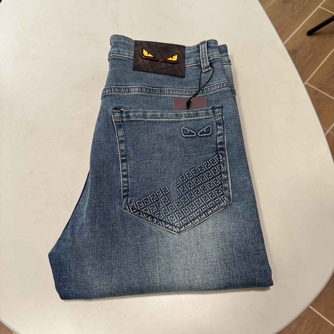 NO:457497,FD Fendi 2025 new model is available, original single hot jeans super customized model, original hardware, super heavy industry technology, excellent version, impeccable details!  The style is not picky, it is very high-end, and the good products are not waiting for everyone. If you like it, hurry up and start, size 29-40, fendi, jeans, alexander wang19860909FD 芬迪 2025新款上市,原单爆款牛仔裤超级定制款,原版五金,超级重工工艺,版型超赞细节做工无可挑剔！款式不挑人,特别高档,好货不等人,看中赶紧下手,尺码29-40,,fendi,jeans,alexander wang,Men's clothing