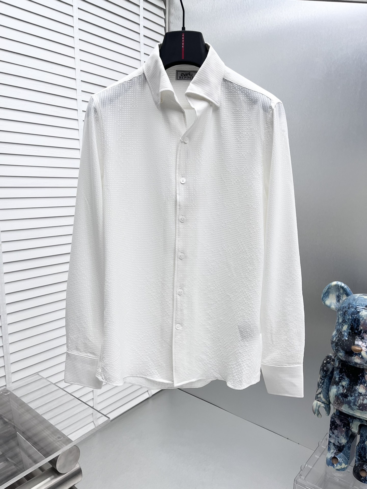 NO:521033,Hermes* 2025 new men's shirt, business casual slim shirt!  Proper business and leisure!  Urban business style!  The style and tailoring of the shirt is even more delicate and plastic, and does not require too much primary color decoration. For men, it is their own charm!  Built with imported organic cotton, the style is more crisp and natural, with extremely comfortable touch and excellent fit!  Size M-3xl, hermes,shirts,alexander wang19860909Hermes* 2025新款男士衬衫,商务休闲修身款衬衣！ 宜商务 宜休闲！都市商务气质款！ 衬衫的版型剪裁更是精剪塑性,不需要过多的原色装饰,对于男士来说极简便是自身魅力！ 客供进口有机棉打造,更显版型的挺括自然,触感极为舒适,贴身性能绝佳！ 尺码M-3xl,,hermes,shirts,alexander wang,Men's clothing