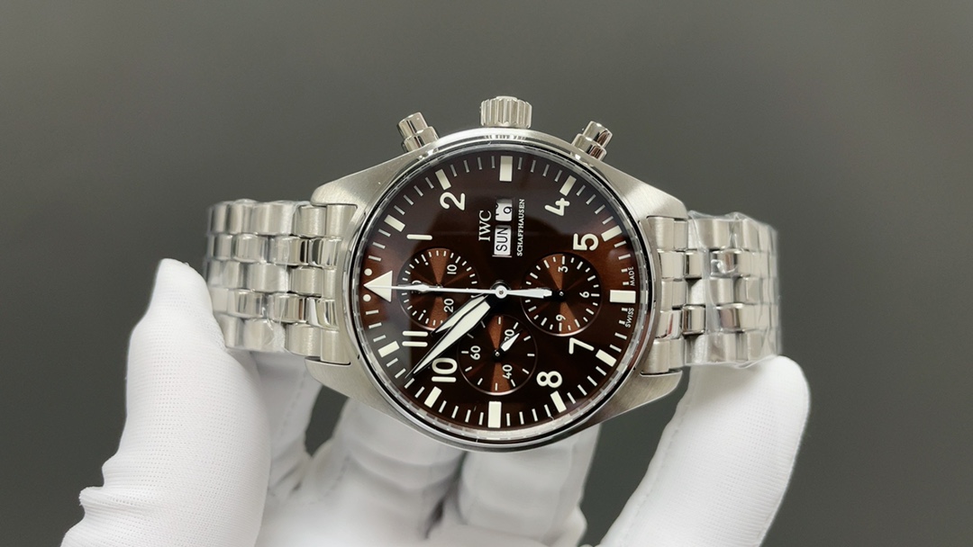 IWC IWC 万国 精彩细节:1 开模 分段式小头粒 2 扣子对版 可伸缩 3