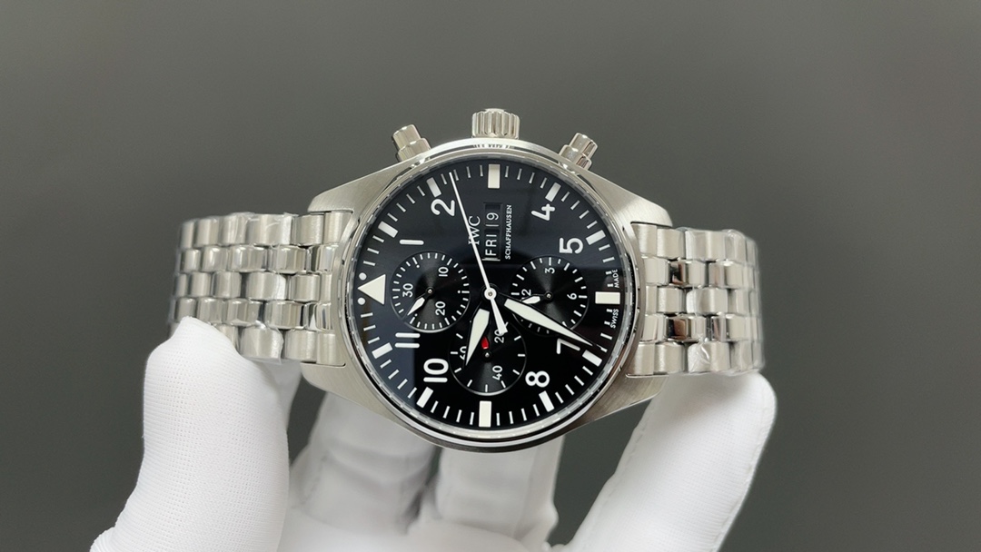 IWC IWC 万国 精彩细节:1 开模 分段式小头粒 2 扣子对版 可伸缩 3