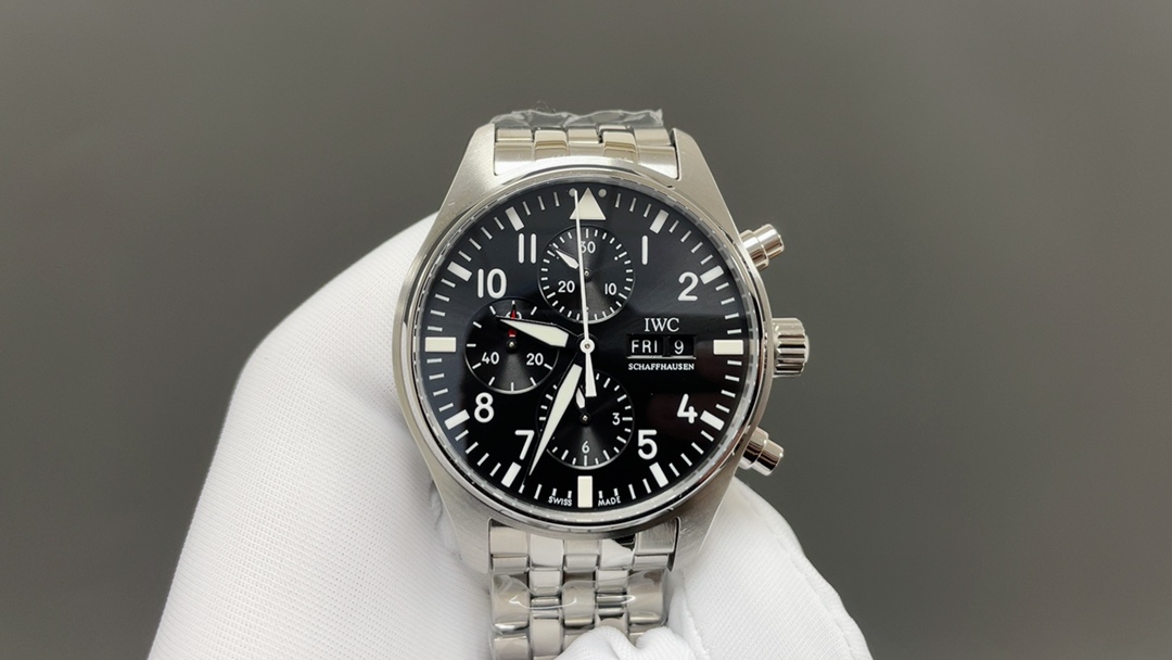 IWC IWC 万国 精彩细节:1 开模 分段式小头粒 2 扣子对版 可伸缩 3