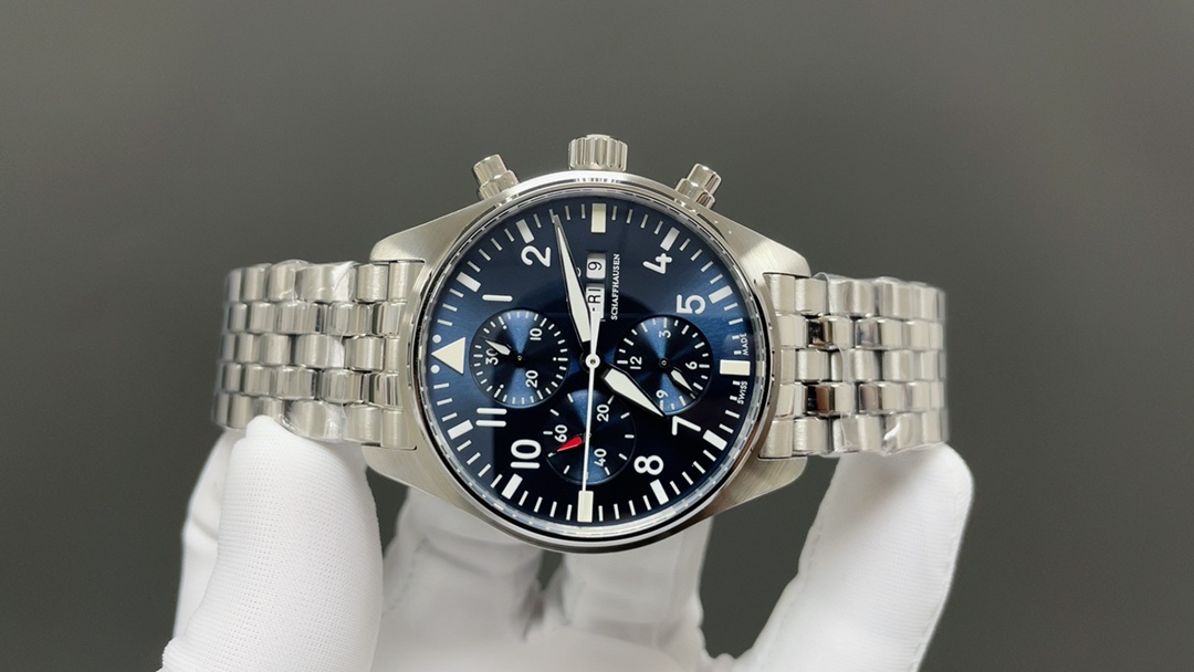 IWC IWC 万国 精彩细节:1 开模 分段式小头粒 2 扣子对版 可伸缩 3