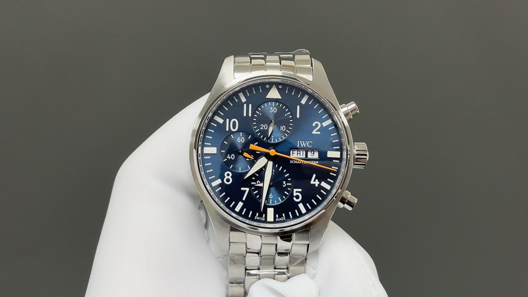 IWC IWC 万国 精彩细节:1 开模 分段式小头粒 2 扣子对版 可伸缩 3