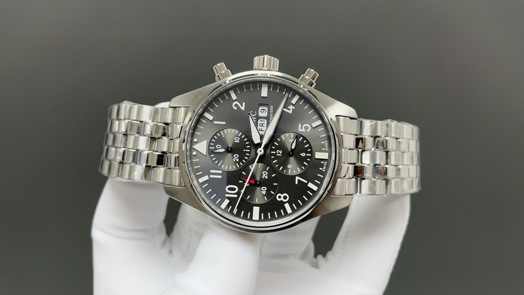 IWC IWC 万国 精彩细节:1 开模 分段式小头粒 2 扣子对版 可伸缩 3