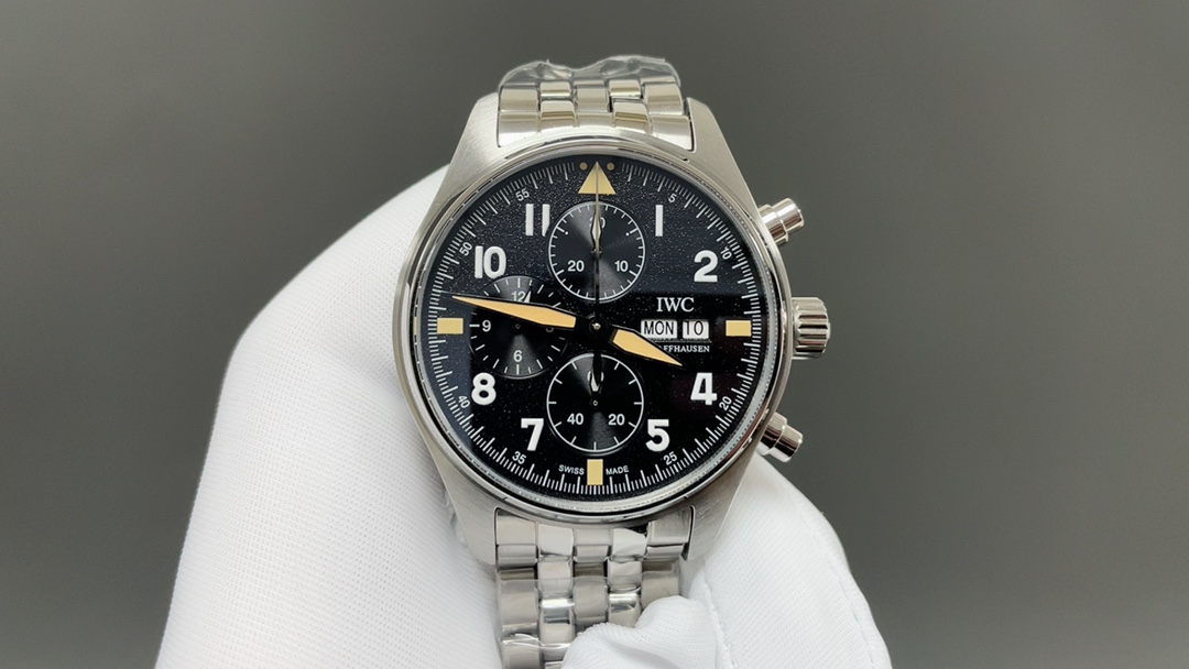 IWC IWC 万国 精彩细节:1 开模 分段式小头粒 2 扣子对版 可伸缩 3