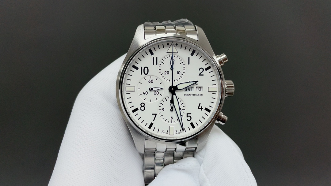 IWC IWC 万国 精彩细节:1 开模 分段式小头粒 2 扣子对版 可伸缩 3
