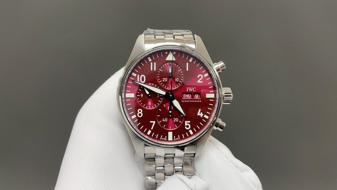 IWC IWC 万国 精彩细节:1 开模 分段式小头粒 2 扣子对版 可伸缩 3