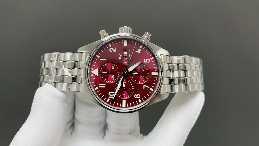 IWC IWC 万国 精彩细节:1 开模 分段式小头粒 2 扣子对版 可伸缩 3