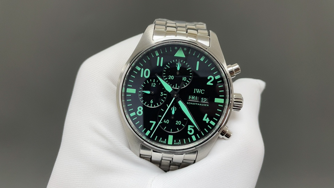 IWC IWC 万国 精彩细节:1 开模 分段式小头粒 2 扣子对版 可伸缩 3