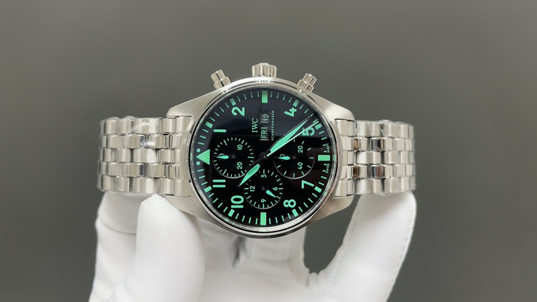IWC IWC 万国 精彩细节:1 开模 分段式小头粒 2 扣子对版 可伸缩 3