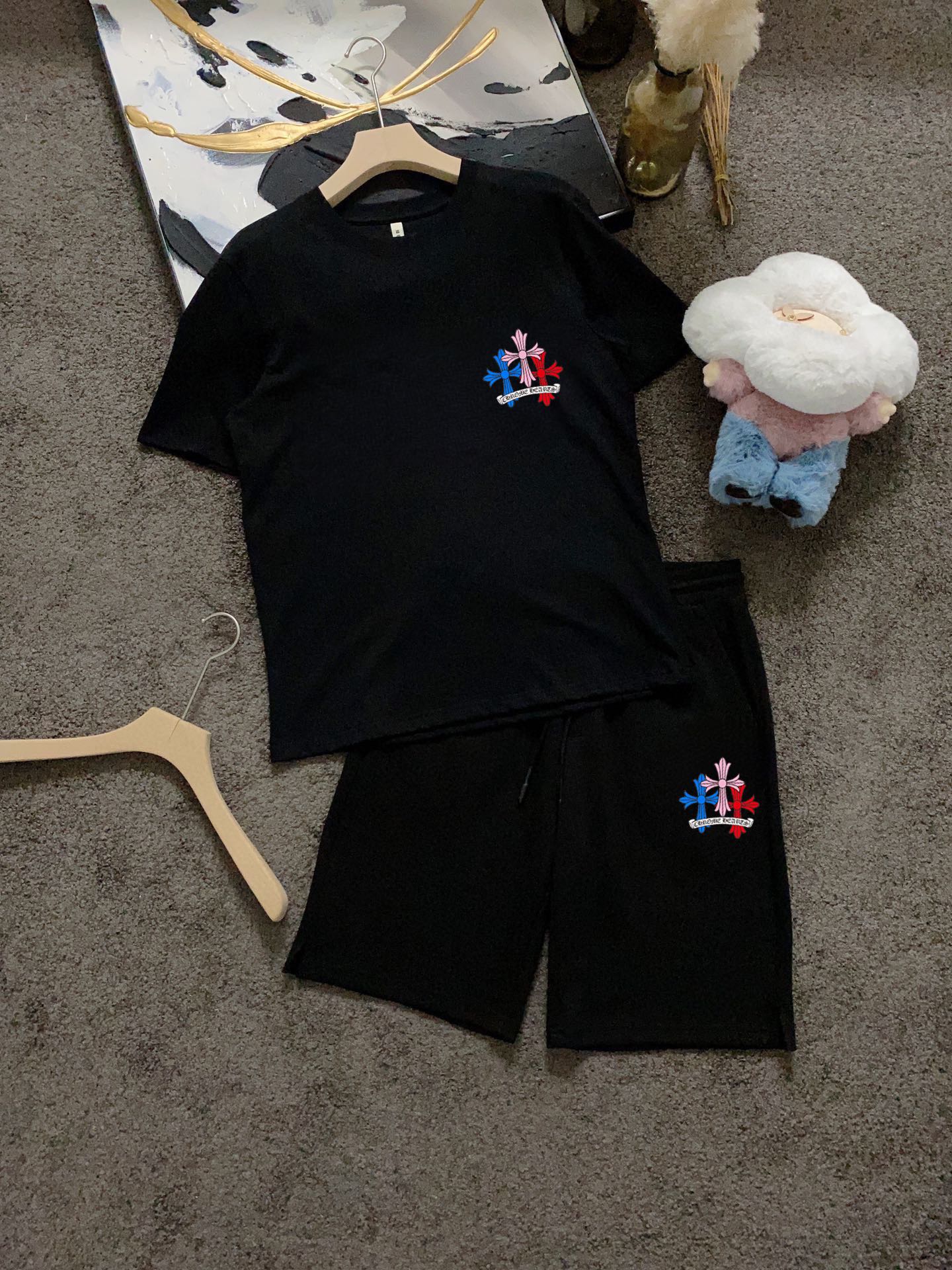 Chrome Hearts 品牌【ChanpionHearts克罗心】 2025新款男士短袖短裤套装 销售 市面高端版本 手感细腻柔软 让你穿着更加舒适 立体裁剪版型超赞 尺码:M-5XL下单请报身高体重