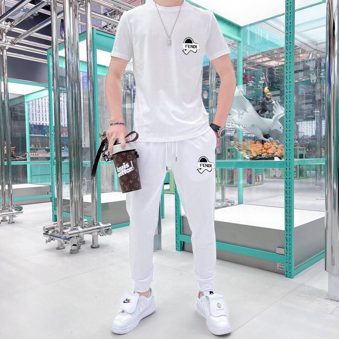 Fendi FENDI 芬迪 (胖子福音) 2025 世界知名奢侈品牌