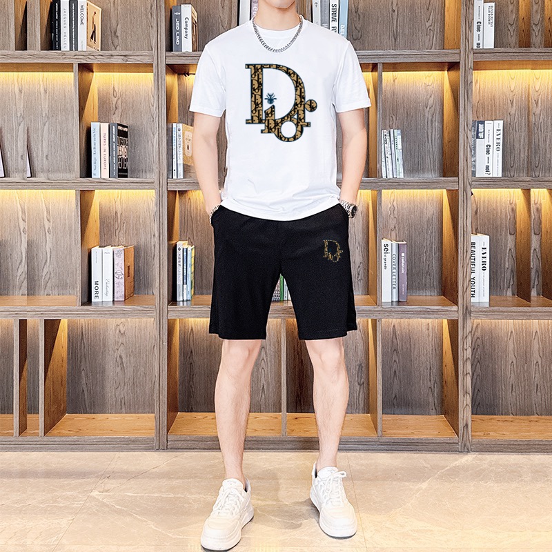 Dior 品牌【DIOR 迪奥】 2025新款男士短袖短裤套装 销售 市面高端版本 手感细腻柔软 让你穿着更加舒适 立体裁剪版型超赞 尺码:M-5XL下单请报身高体重