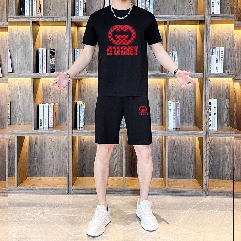 Gucci 品牌【GUCCI 古奇】 2025新款男士短袖短裤套装 销售 市面高端版本 手感细腻柔软 让你穿着更加舒适 立体裁剪版型超赞 尺码:M-5XL下单请报身高体重