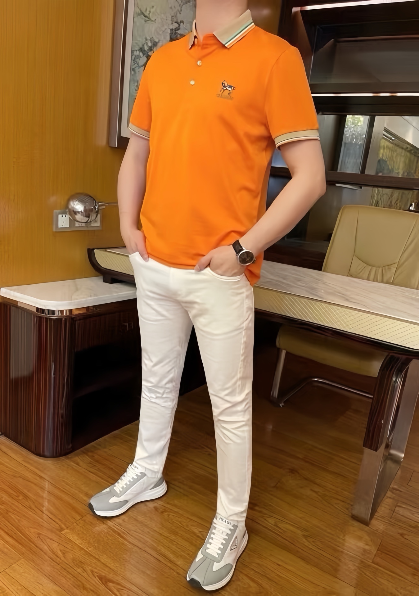 NO:423795,Hermes - the latest hot Polo orange version of the 2025 counter is shipped, and European and American counters are released simultaneously!  Selected Italian imported mercerized cotton fabrics with the latest design, the exquisiteness on the chest and the contrasting threads on the collar cuffs show elegance. Needless to say, the effect of the upper body is. Size: 48-56 (model 173/130 wears 48 sizes, with Hong Kong Lane Crawford gift box packaging), hermes, alexander wang19860909爱马仕-2025专柜最新爆款Polo橘色出货 欧美专柜同步发售！精选意大利进口丝光棉面料搭配最新的设计,胸前的精致和定制纽扣及领子袖口撞色螺纹彰显雅致 上身效果不用多说.尺码:48-56（模特173/130穿48码,配香港连卡佛礼盒包装）,,hermes,alexander wang,Men's clothing