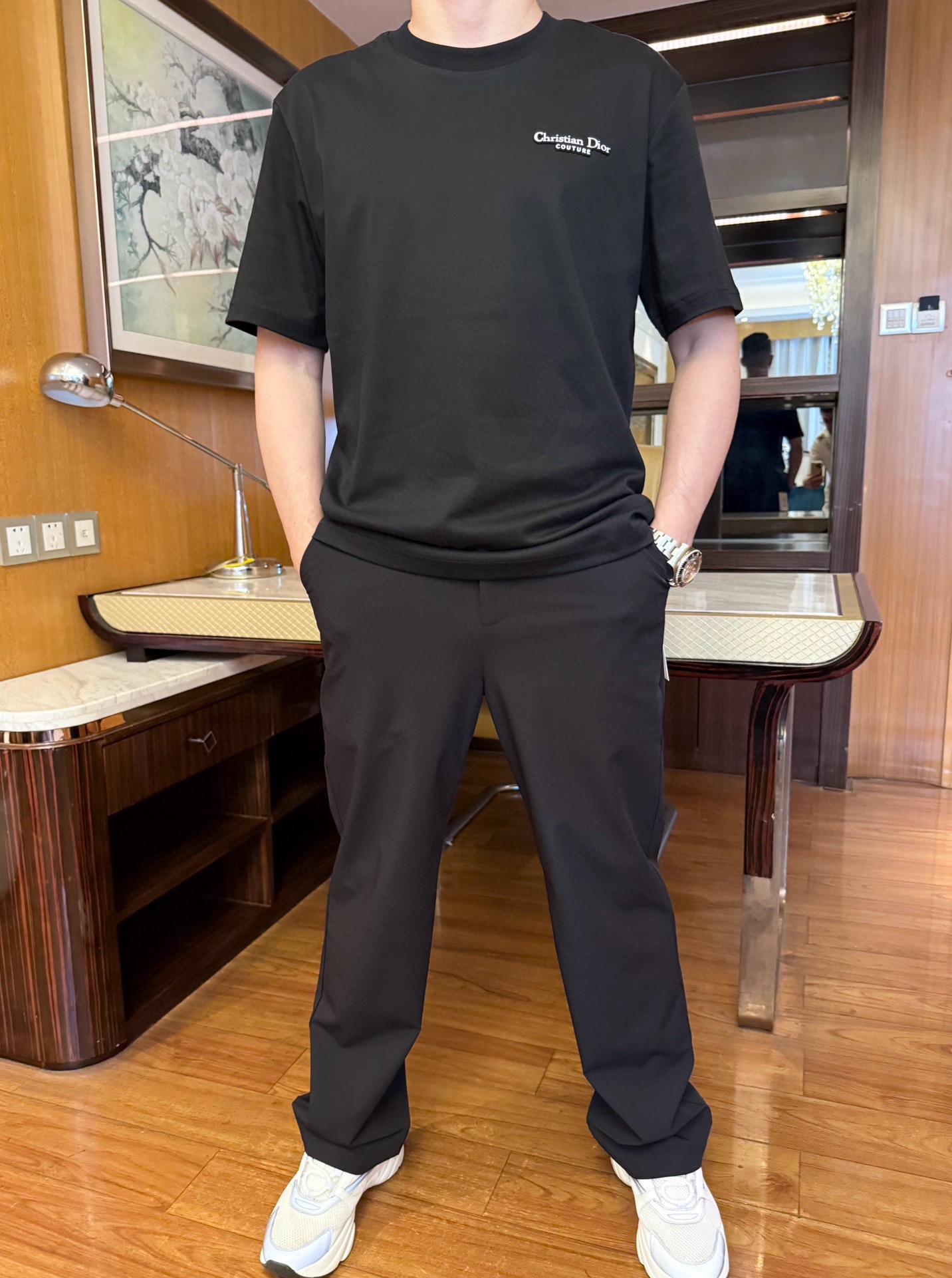 NO:423805,Dior-2025 counter latest hot T-shirt shipment, hot-selling items in European and American counters!  Selected Italian imported fine cotton fabrics with the latest design, the English logo on the chest shows fashion, and the upper body effect can be seen. Number of codes 48-54 (model 173/130 wears 48, with Hong Kong Lane Crawford gift box packaging), dior,tees, t-shirt,alexander wang19860909迪奥-2025专柜最新爆款T恤出货 欧美专柜热销单品！精选意大利进口精棉面料搭配最新的设计,胸前品牌英文标志彰显时尚 上身效果看得见.码数48-54（模特173/130穿48,配香港连卡佛礼盒包装）,,dior,tees，t-shirt,alexander wang,Men's clothing