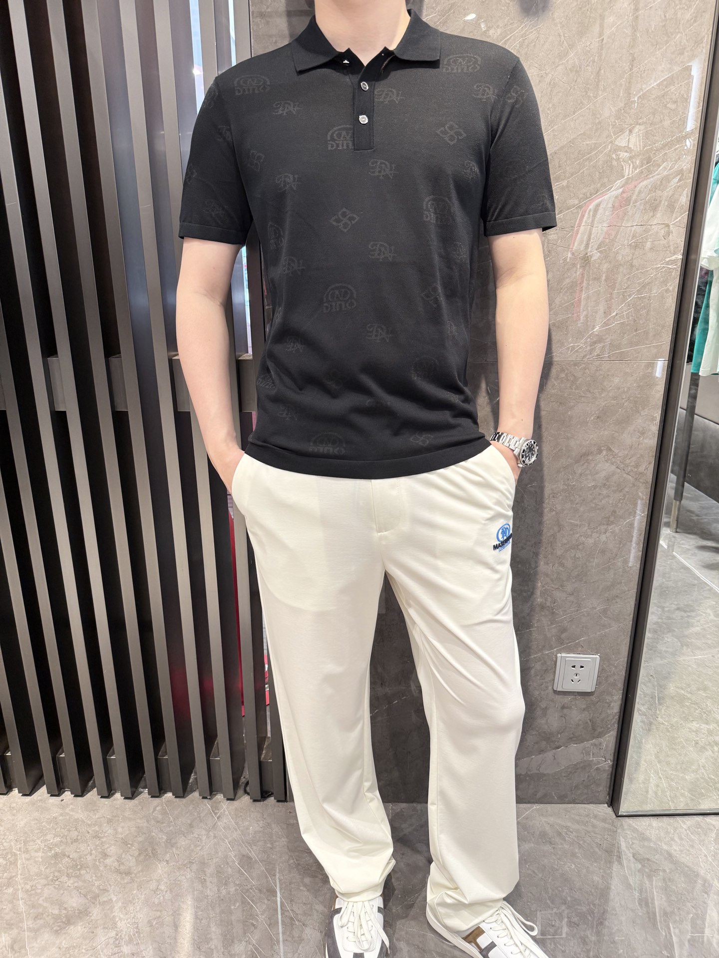 NO:423873,Dino luxury products - brand authentic products in 2025 latest polo shipments, hot-selling items in Europe and the United States!  Selected Italian imported brand European cotton mulberry silk fabrics, the whole brand logo is matched with the latest design, highlighting fashion!  Number of codes 48-56 (model 180/140 wears 50, with Hong Kong Lane Crawford gift box packaging), alexander wang19860909Dino奢品-品牌正品2025最新polo出货 欧美热销单品！精选意大利进口品牌欧货棉桑蚕丝面料,通体的品牌标志搭配最新的设计,彰显时尚 ！码数48-56（模特180/140穿50,配香港连卡佛礼盒包装）,,alexander wang,Men's clothing