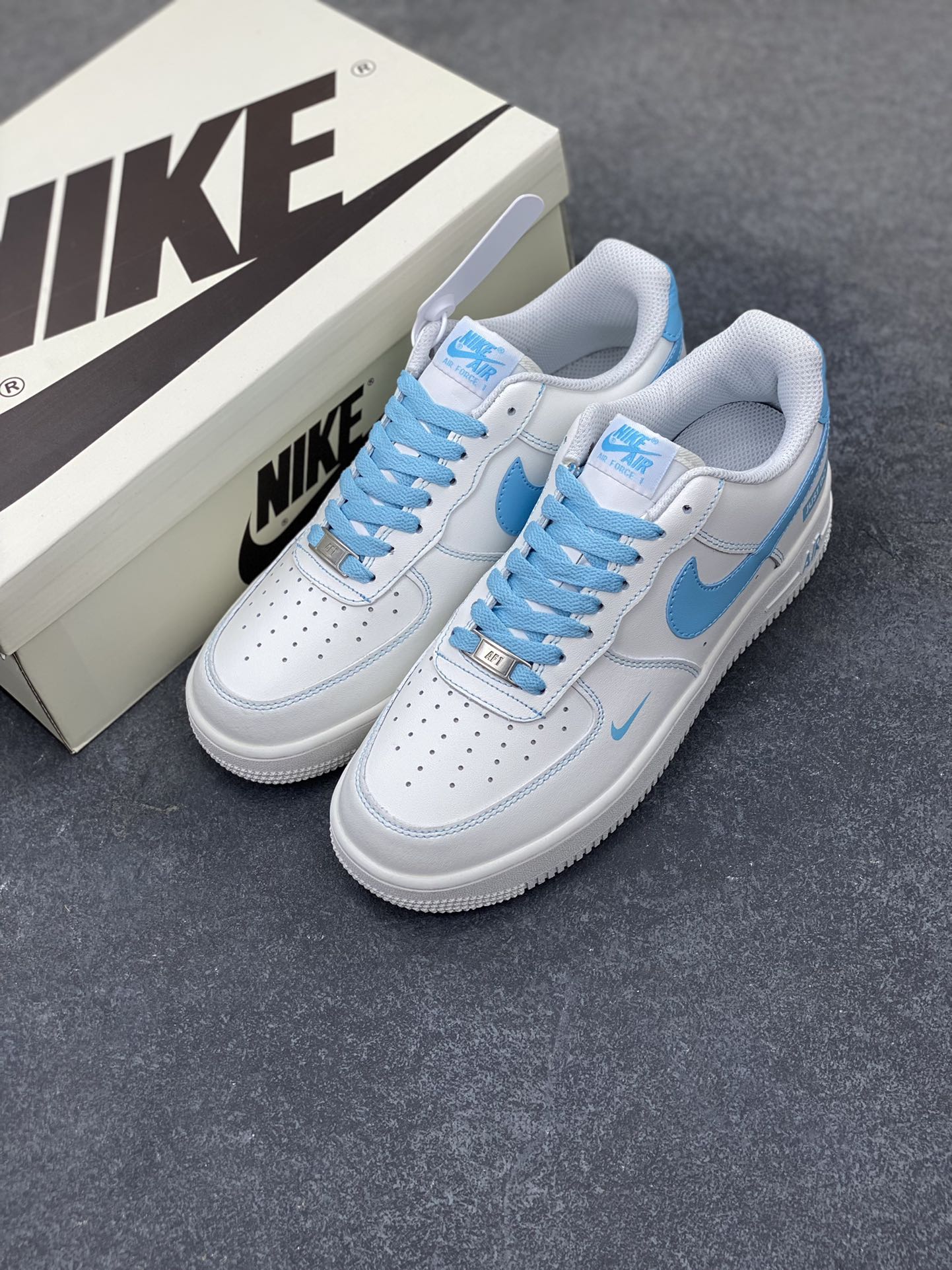 图片[8]-福利特价 Nike Air Force 1 Low 空军一号低帮百搭休闲运动板鞋。柔软、弹性十足的缓震性能和出色的中底设计，横跨复古与现代的外型结合，造就出风靡全球三十多年的Force 1，直到今天还深受青睐。 货号：315122-115 尺码：36 36.5 37.5 38 38.5 39 40 40.5 41 42 42.5 43 44 44.5 45-选品中心