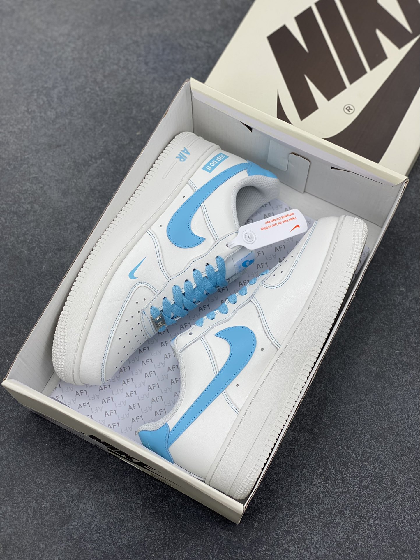 图片[9]-福利特价 Nike Air Force 1 Low 空军一号低帮百搭休闲运动板鞋。柔软、弹性十足的缓震性能和出色的中底设计，横跨复古与现代的外型结合，造就出风靡全球三十多年的Force 1，直到今天还深受青睐。 货号：315122-115 尺码：36 36.5 37.5 38 38.5 39 40 40.5 41 42 42.5 43 44 44.5 45-选品中心