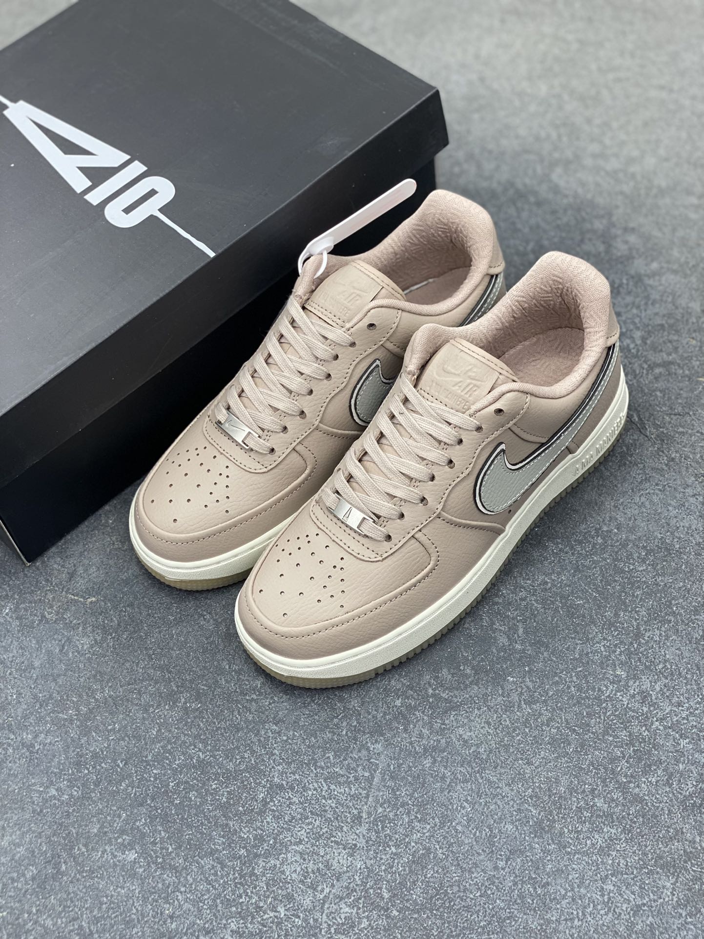 图片[8]-Nike Air Force 1 Low 棕水晶 原楦头原纸板 打造纯正空军版型 专注外贸渠道 全掌内置蜂窝气垫 原盒配件 原厂中底钢印、拉帮完美 货号：HF4084-200 尺码：36 36.5 37.5 38 38.5 39 40 40.5 41 42 42.5 43 44 44.5 45-选品中心