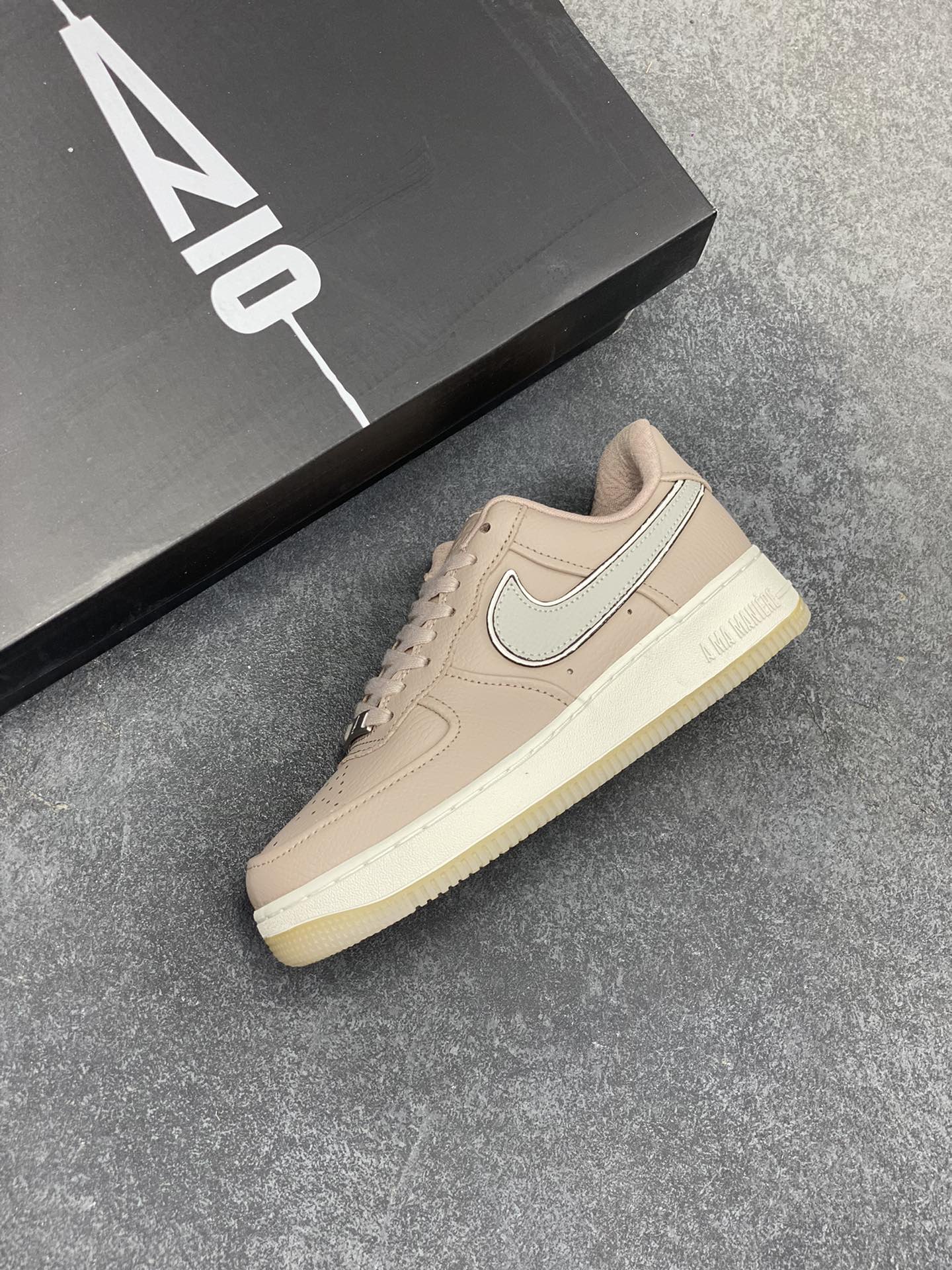 图片[7]-Nike Air Force 1 Low 棕水晶 原楦头原纸板 打造纯正空军版型 专注外贸渠道 全掌内置蜂窝气垫 原盒配件 原厂中底钢印、拉帮完美 货号：HF4084-200 尺码：36 36.5 37.5 38 38.5 39 40 40.5 41 42 42.5 43 44 44.5 45-选品中心